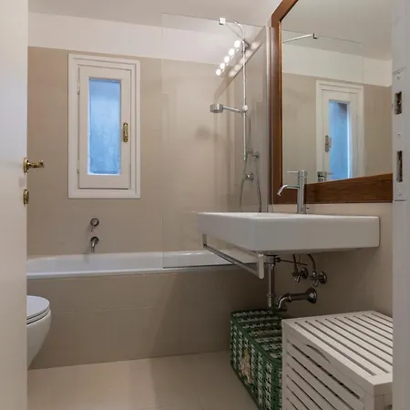 아파트 Three Bedrooms In World-famous Via Giulia - Fromhometorome 로마